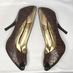 🌸QUPID Open-toe Brown, Faux Crocodile, Slip-on Heels, Size 7.5